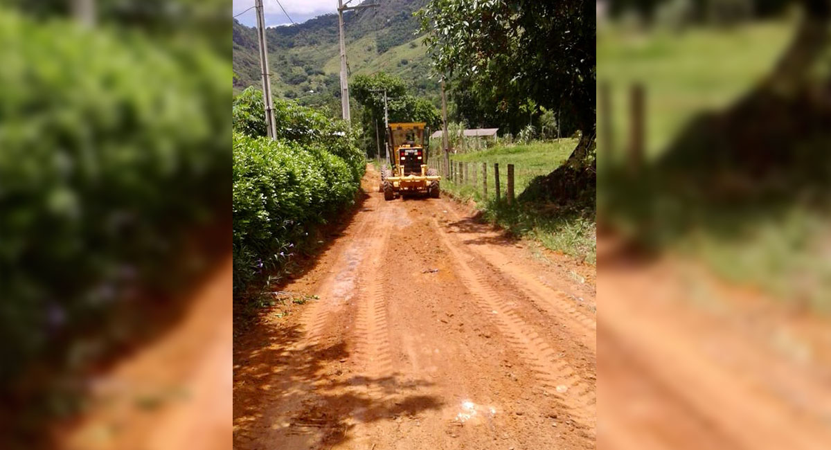 Prefeitura de Santa Maria Madalena Realiza Melhorias nas Estradas dos Distritos
