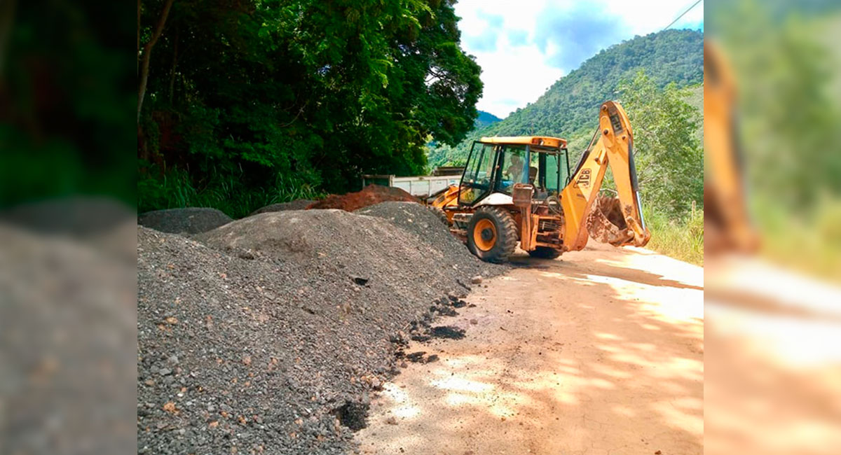 Prefeitura atua na melhoria das estradas vicinais