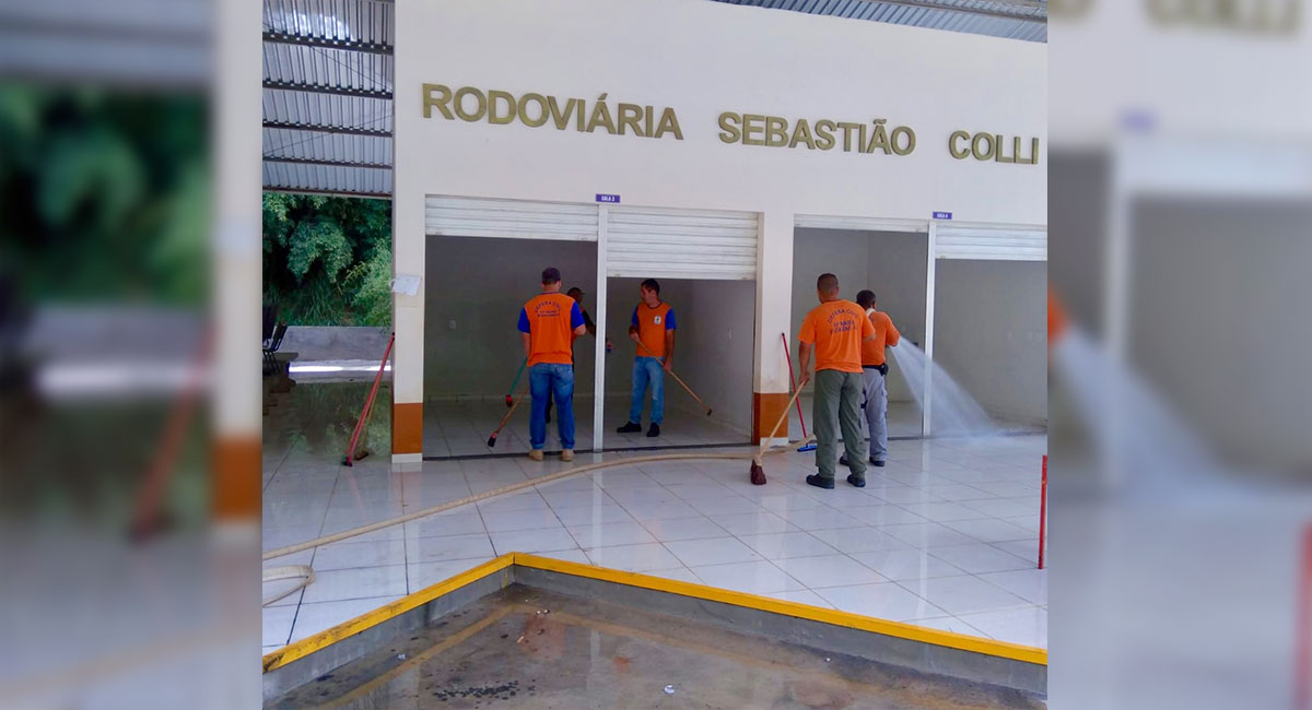 Rodoviária e lago da Praça Frouthé recebem serviços de limpeza