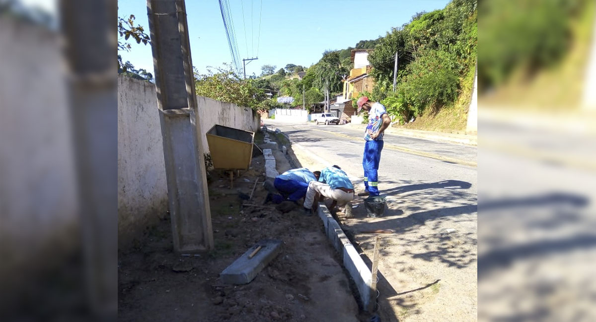 Prefeitura inicia construção de meio-fio em rua do Largo do Machado e Cidade Alta