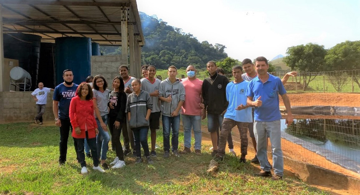 Secretaria de Meio Ambiente realiza plantio de mudas nativas no aterro sanitário em Osório Bersot