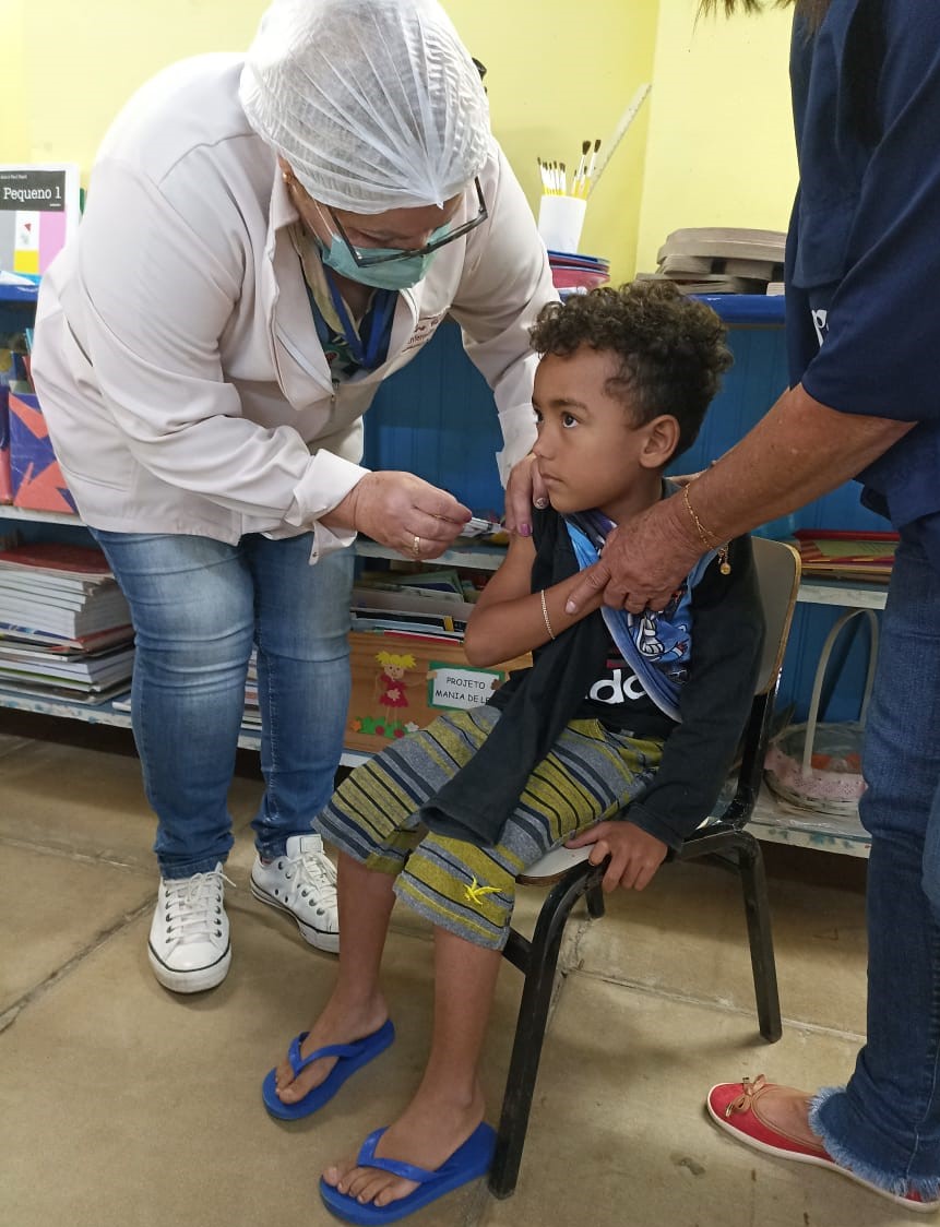 Saúde segue com vacinação infantil nas escolas