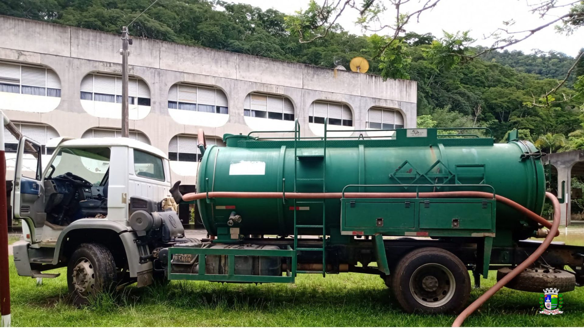 Secretaria de Meio Ambiente realiza a limpeza de fossas no município