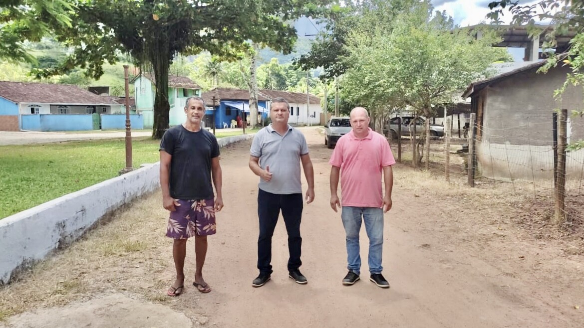 Prefeito e vice-prefeito visitam distritos de Santa Maria Madalena