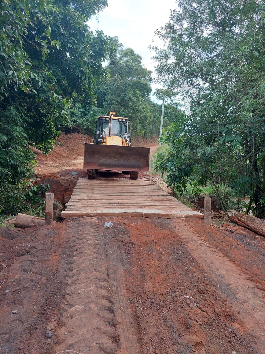 Secretaria de Agricultura reconstrói ponte da Pedra Branca e realiza patrolamento nas estradas vicinais