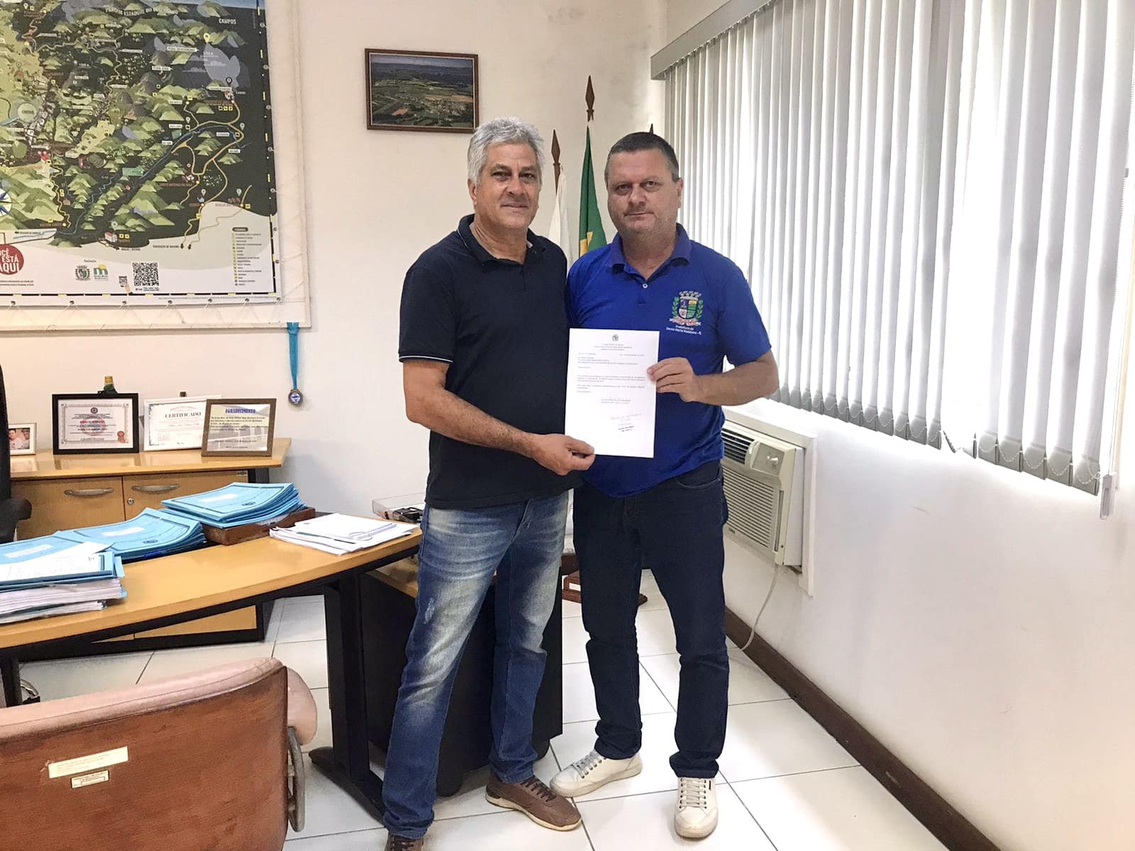 Prefeito anuncia abono natalino para servidores