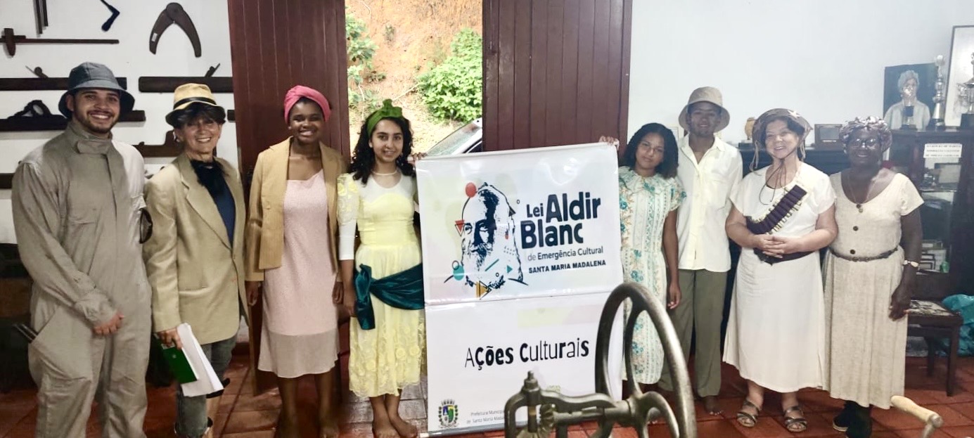 Apresentação de Teatro com Alunos da Escola Municipal CIEP 273
