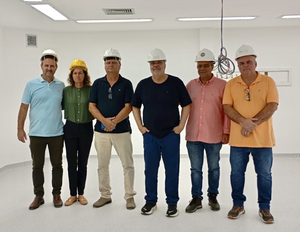 Prefeito de Santa Maria Madalena visita obras do Hospital Oncológico em Nova Friburgo