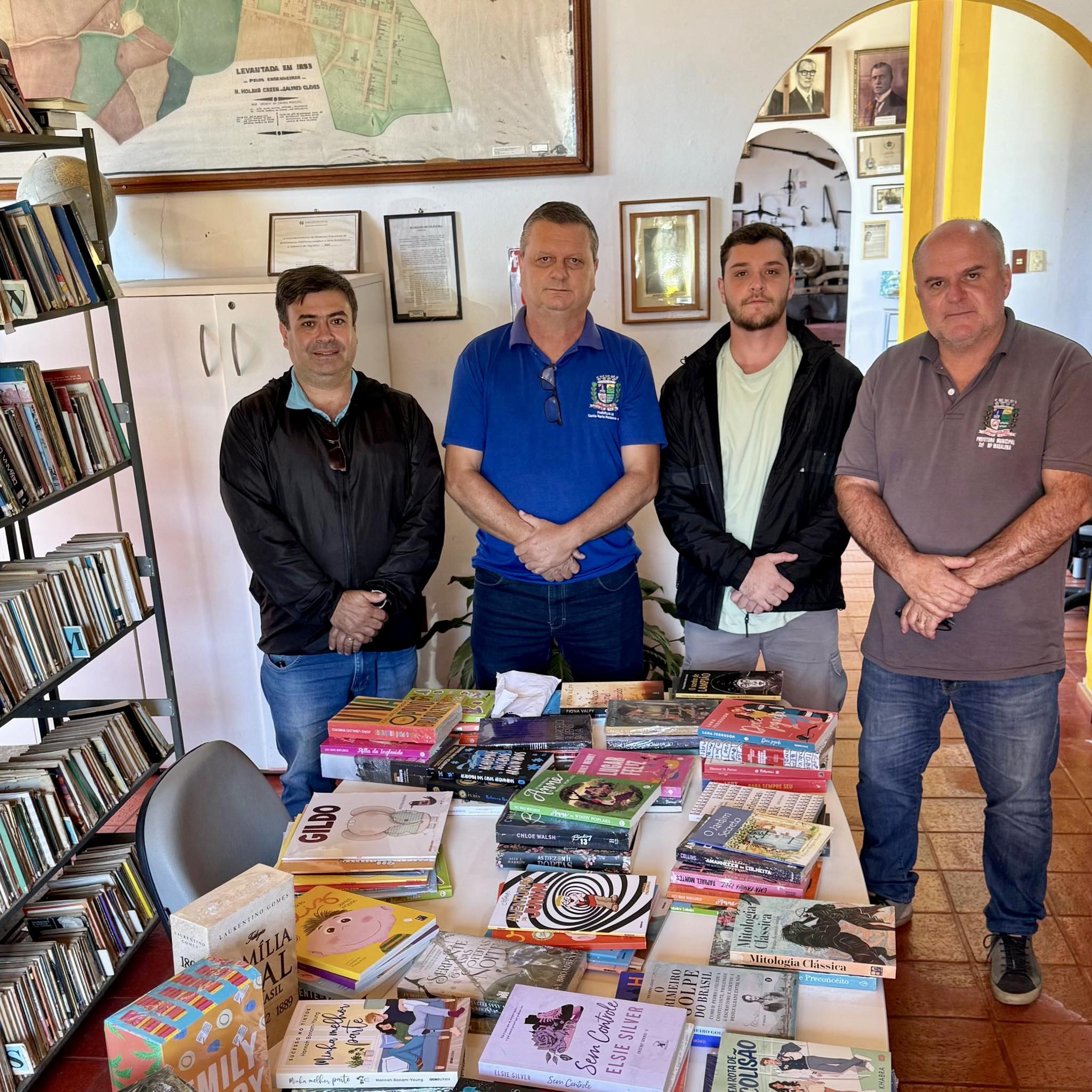 Santa Maria Madalena amplia acervo de livros com apoio estadual na Bienal do Livro 2025