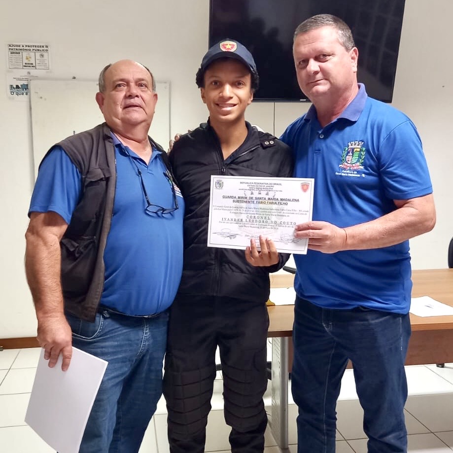 Entrega de certificados marca conclusão de curso da Guarda Mirim