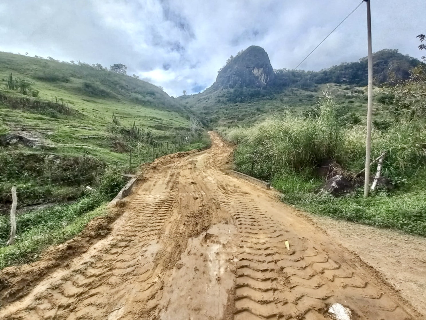 Prefeitura realiza manutenção de estradas vicinais