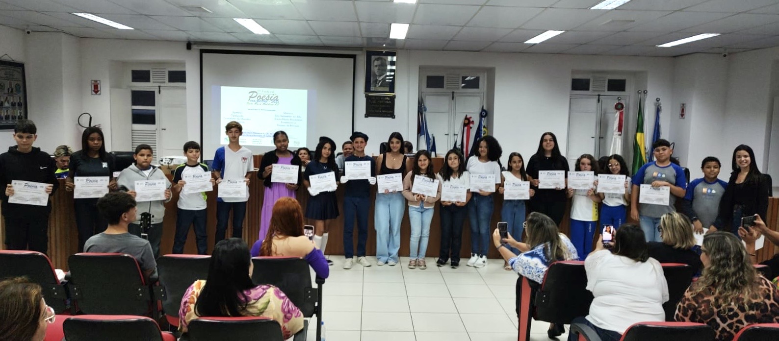 13º Festival Intermunicipal de Poesia nas Escolas celebra os talentos de jovens escritores da região