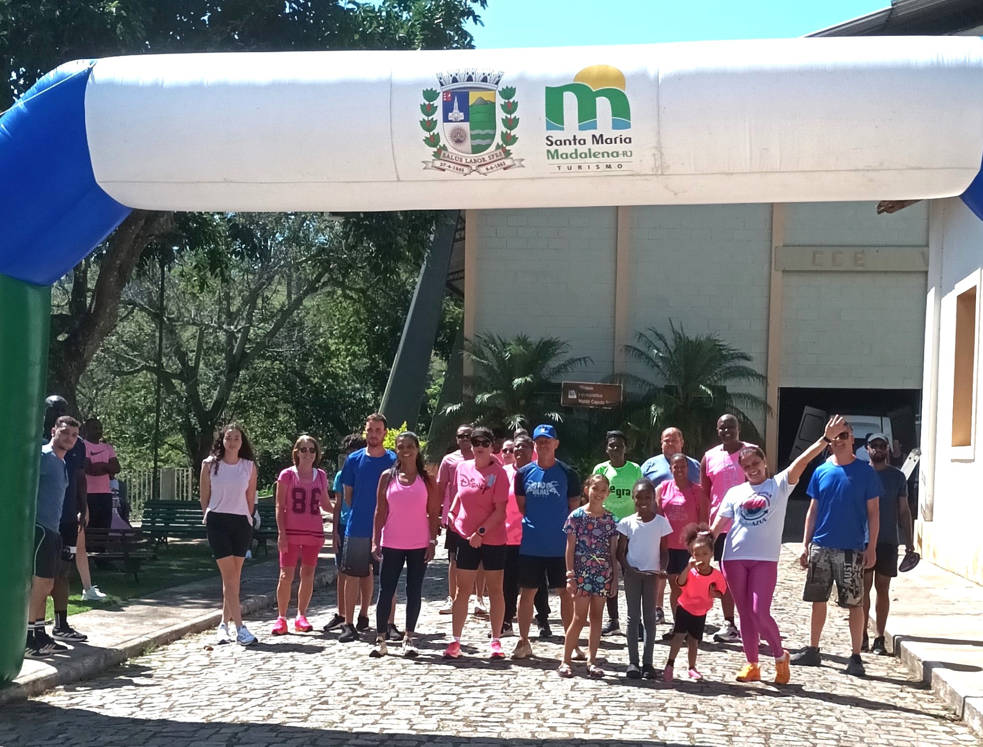 Caminhada Outubro Rosa e Novembro Azul mobiliza moradores em ação de conscientização