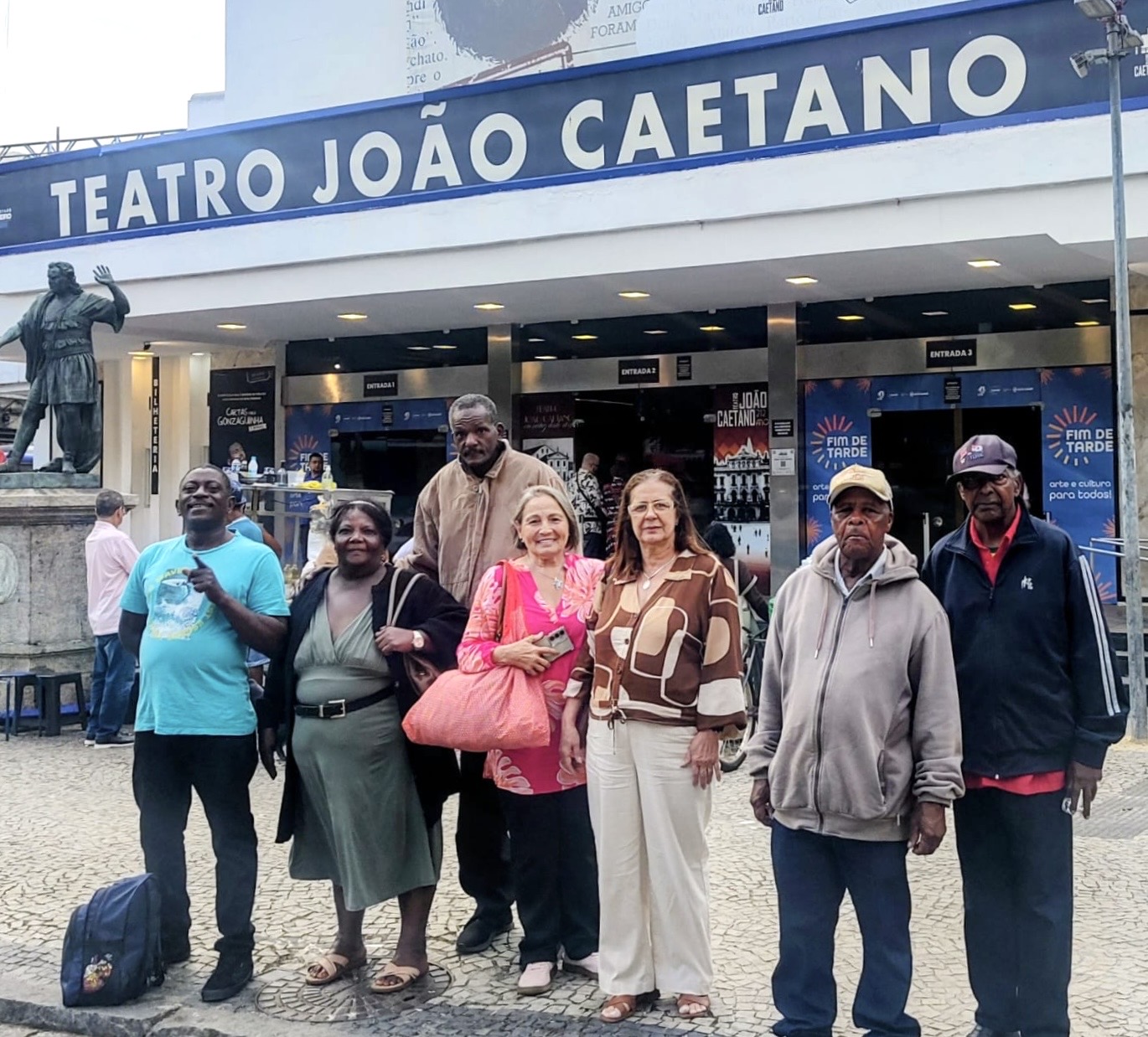 Folia de Reis de Manoel de Moraes e artesãos madalenenses participam de atividade cultural no Teatro João Caetano