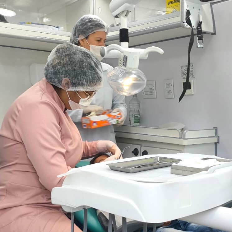 Saúde inicia atendimentos da Unidade Odontológica Móvel nas escolas do município