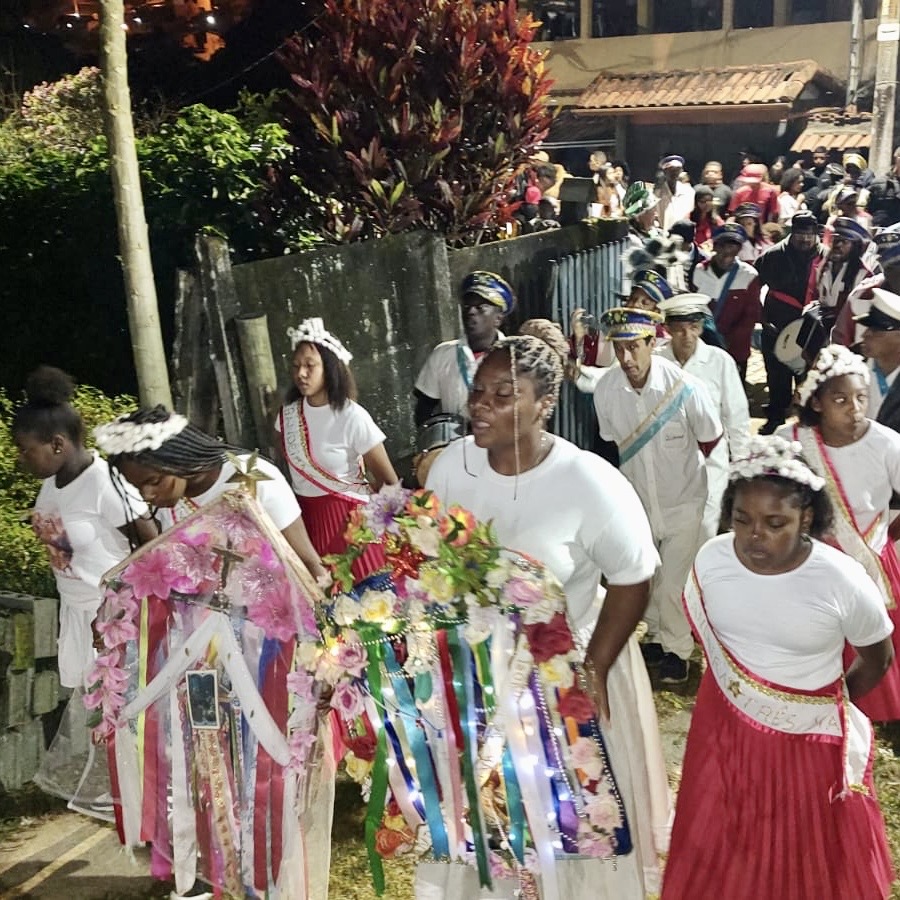Folias de Reis de Santa Maria Madalena participam de encontro cultural em Duas Barras