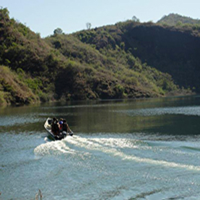 Represa do Saudoso - Atenção quanto as condições da estrada, toda em terra batida, com um percurso de 12 km e com muitas subidas e descidas. Outra dica que vale a pena ser conferida, é quanto à opção de um almoço na base de uma deliciosa comidinha caseira feita no fogão à lenha, na “FAZENDA SAUDOSO”, onde o visitante tem ainda a opção de um inesquecível passeio de barco por uma das represas das PCHs (Pequenas Centrais Hidroelétricas) formadas pelas águas do Rio Grande... Quem puder conferir, não se arrependerá...